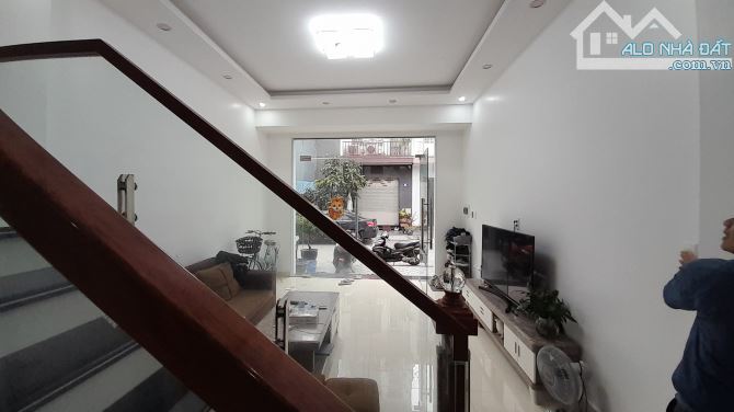 Bán gấp nhà  Chợ Hoa Quả, Sở Dầu, HB . 3,65 tỷ, 40m2 - 3