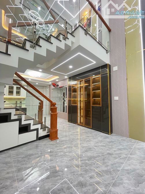 NGAY LÊ VĂN QUỚI-  51M2 .5TẦNG .HẺM Ô TÔ 6M-SIÊU PHẨM ĐẸP MÊ LY -NGANG 4.3M- KHÔNG LỘ GIỚI - 5