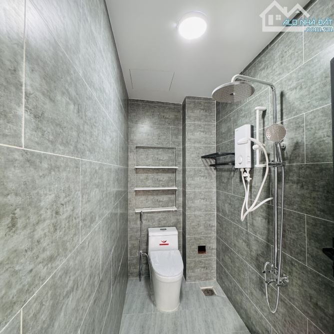 NHÀ TRỆT LỮNG HIỆN ĐẠI XÂY MỚI 3PN LỚN LỘ Ô TÔ TỚI NHÀ- GẦN TRUNG TÂM Đ.NGUYỄN VĂN LINH - 7