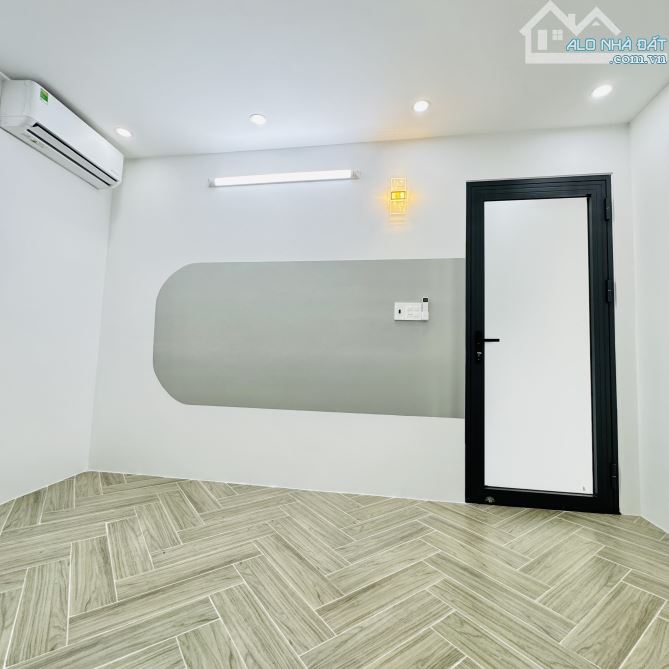 NHÀ TRỆT LỮNG HIỆN ĐẠI XÂY MỚI 3PN LỚN LỘ Ô TÔ TỚI NHÀ- GẦN TRUNG TÂM Đ.NGUYỄN VĂN LINH - 8