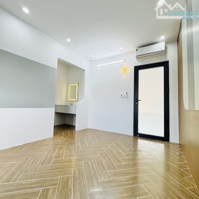 NHÀ TRỆT LỮNG HIỆN ĐẠI XÂY MỚI 3PN LỚN LỘ Ô TÔ TỚI NHÀ- GẦN TRUNG TÂM Đ.NGUYỄN VĂN LINH - 10