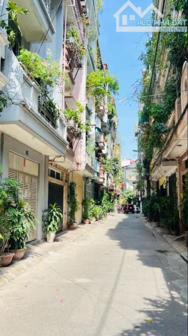 Hiếm! Bán nhà Dương Quảng Hàm, Phân Lô, Thang Máy, KD, Gara ôtô, sổ vuông, 52m2 6T MT 5.4m