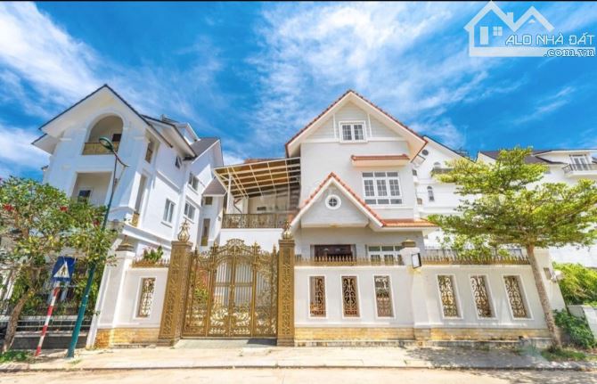 Cần bán biệt thự mới Golf Valley, p2, tp Đà Lạt. 290m² - 52ty