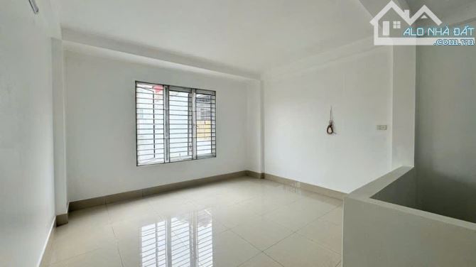 Bán Nhà Sát Hồ Linh Đàm – Cách Phố Chỉ 15m – Nhà Đẹp Chắc Chắn – Chỉ Hơn 6 Tỷ