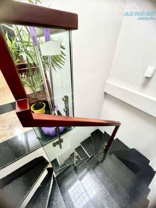 Cần bán nhà đất Phùng Chí Kiên cầu giấy 39m2 5 tầng giá 7.8ty - 1