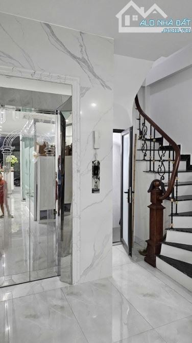 Hiếm! Bán nhà Dương Quảng Hàm, Phân Lô, Thang Máy, KD, Gara ôtô, sổ vuông, 52m2 6T MT 5.4m - 1
