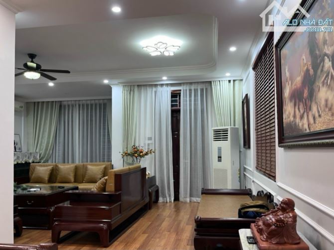 Cần bán nhà phố LẠC LONG QUÂN DT 145m2 chỉ 33.9 tỷ, 2 mặt tiền, ô tô tránh, view Hồ Tây - 1