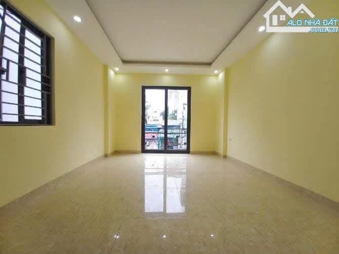 Bán đất tặng nhà Phố Xốm, vẫn ở tốt, 5m oto tránh, 87m 3 tầng giá 11.3 Tỷ