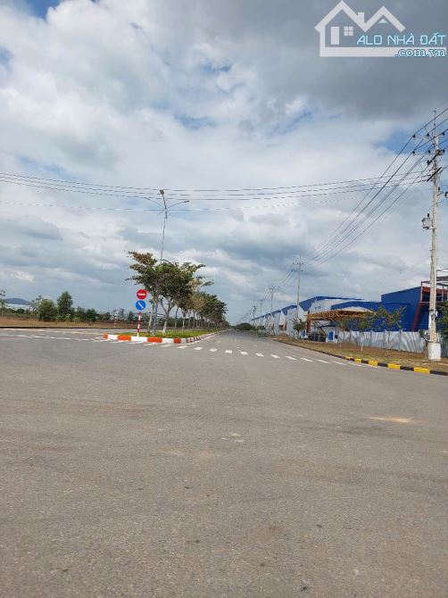 Cho Thuê Xưởng 15000m2  Trong khu công nghiệp  Bà Rịa - vũng tàu . Giá 3,3usd/m2 - 2