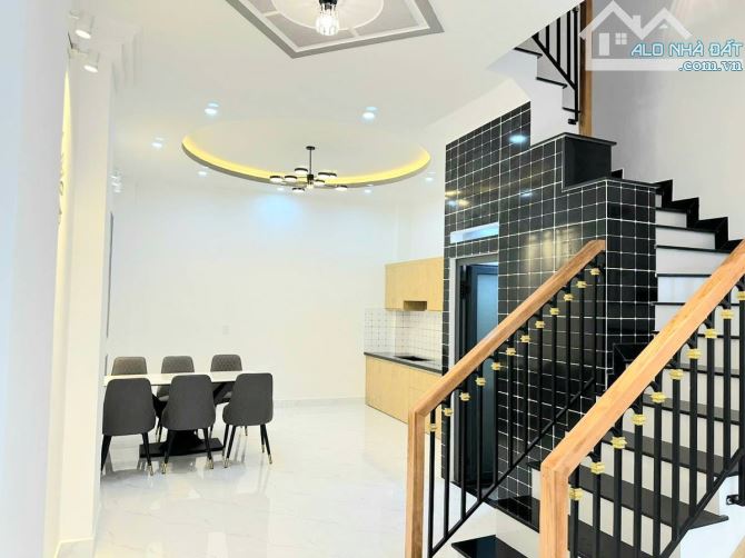 🏠 Bán Nhà Nguyễn Thượng Hiền 👉 Diện tích: 49,5m2 (4.5x11) 👉 Sân rộng, ôtô đỗ cửa - 2