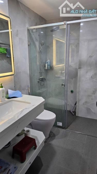 Hiếm! Bán nhà Dương Quảng Hàm, Phân Lô, Thang Máy, KD, Gara ôtô, sổ vuông, 52m2 6T MT 5.4m - 5