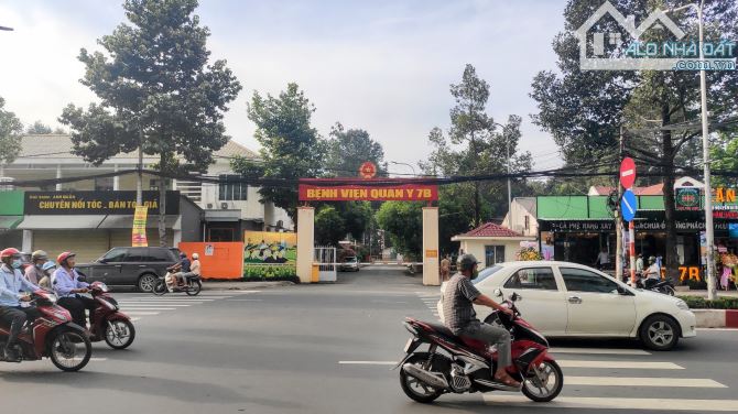 Bán nhà 1 trệt 2 lầu góc 2 mặt tiền Nguyễn Ái Quốc, Tân Phong, Biên Hòa, 580m2, giá 68 tỷ.