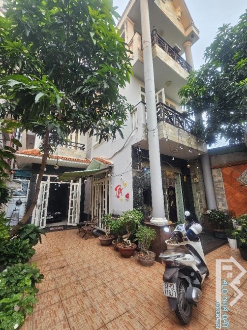 BIỆT THỰ - NGÃ TƯ LÝ CHIÊU HOÀNG - TRẦN VĂN KIỂU -DT: 8*22M (173M2) -P.10- Q.6- GIÁ 30 TỶ