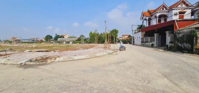 Chính chủ gửi bán lô đất 70 m thôn hoàng trạch xã mễ Sở. Giáp VĐ4,khu tái định cư. Giá tot