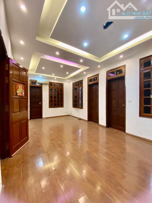 BÁN NHÀ THỤY KHUÊ - 65M²- 9,9 TỶ- GẦN Ô TÔ ĐỖ - GẦN HỒ