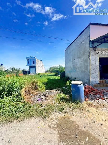 ÔNG CHÚ CẦN BÁN GẤP 130M2- GIÁ CHỈ 950 TRIỆU - GẦN CHỢ TÂN ĐỨC - LONG AN