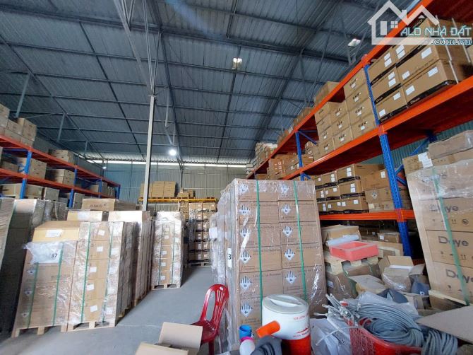 CHO THUÊ KHO XƯỞNG QUẬN 7 DT 400m  Vị trí trung tâm đường Nguyễn Văn Quỳ giáp cầu Phú Mỹ.