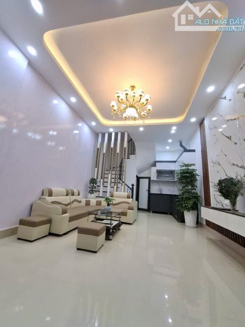 Cần bán nhà riêng tại Kim Ngưu, 9,5 tỷ, 50m2, 5PN, 5WC, view đẹp, giá ưu đãi