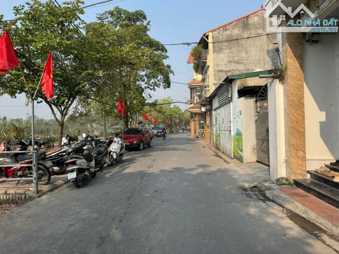 Bán lô nhà cấp 4, DT 45,1m2 view hồ mặt chính thôn Hội, Cổ Bi, kinh doanh được, khổ đẹp.