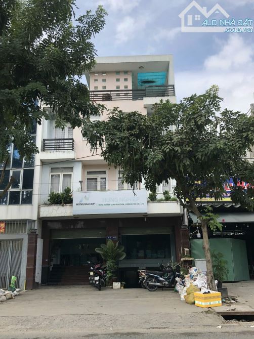 Bán căn nhà MT Nguyễn Hoàng, Q2. Dt: 8x20m, Kc: hầm trệt 2 lầu, HĐT: 80tr/th. Gía: 55 tỷ