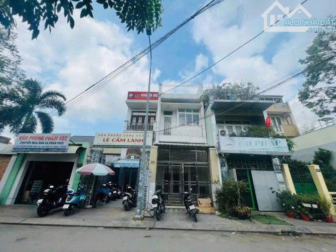 Bán nhà 1 trệt 1 lầu số 11A mặt tiền Ngô Hữu Hạnh , cách Đại Lộ Hoà Bình 100m