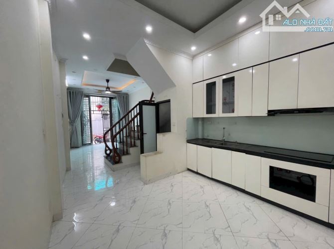 Bán nhà La Tinh, Đông La, 40m2, 4tầng, 4ngủ, 2mặt đường trước sau, thông rộng ôtô vào nhà