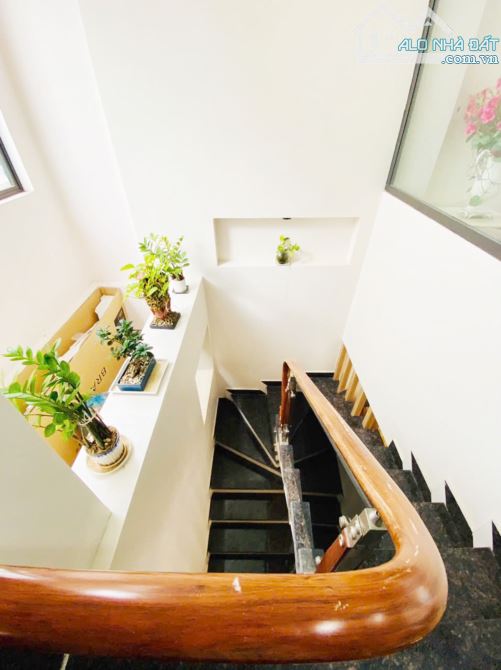 Nhà đẹp gốc dân khu phân lô Tô Vũ - 193 Văn Cao. DT 40m2 x 5T. Hướng TN - 1