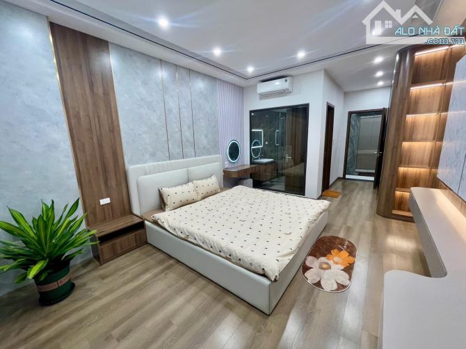 **Bán nhà Hồng Tiến mới - Ngõ thông, ô tô tránh - 45m2*7T*4m, thang máy, gần Tâm Anh - 1