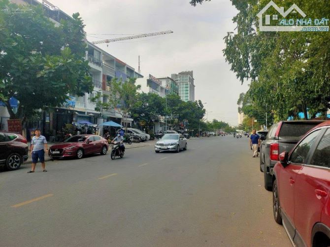 Bán căn nhà MT Nguyễn Hoàng, Q2. Dt: 8x20m, Kc: hầm trệt 2 lầu, HĐT: 80tr/th. Gía: 55 tỷ - 1