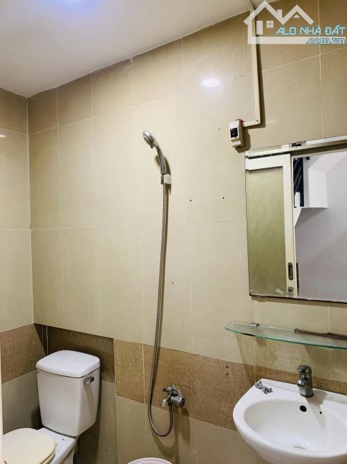 Thuê nhà nguyên căn 2 tầng, 2PN, 2WC, đường Âu Cơ, quận Tân Bình - 1