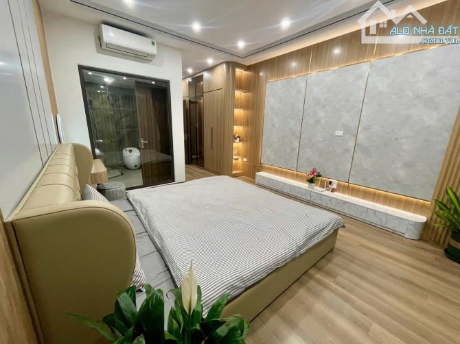 **Bán nhà Hồng Tiến mới - Ngõ thông, ô tô tránh - 45m2*7T*4m, thang máy, gần Tâm Anh - 2