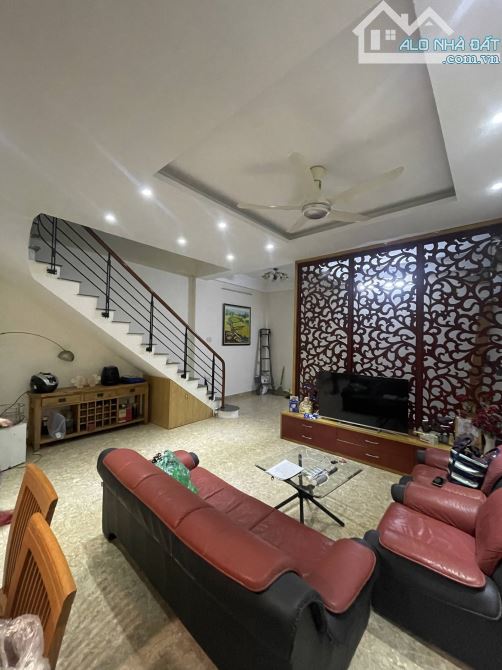 Cần Bán Nhà Xát Phố Ngọc Lâm, 58m2, 4 Tầng, Mặt Tiền Siêu Rộng, Giá Đầu Tư Chỉ 9,3 Tỷ - 2