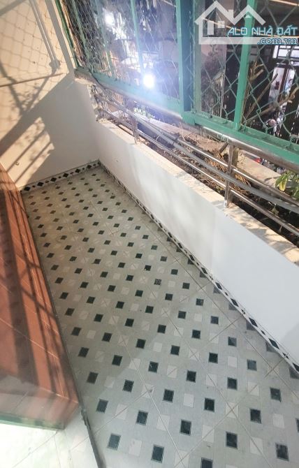 Nhà mới sơn, (3.5x20m 1 lầu 3PN 2WC), HXH 161/50B Lạc Long Quân, Q.11 - 2