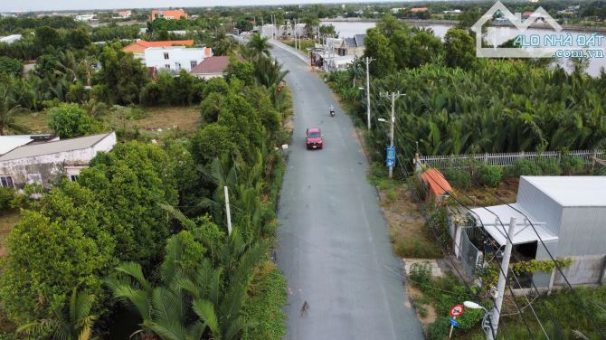 Mặt tiền đường, view sông.Diện tích: 1015,5m2 có 715m2 thổ cư GIÁ 16 TỶ giảm còn 13,5 TỶ - 3