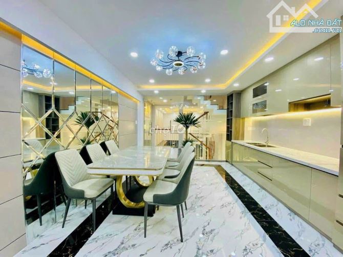 NHà Mới 3 Lầu Ngay Chợ Tân Bình_ Hẻm 6 m _DT: 240m2 - 4