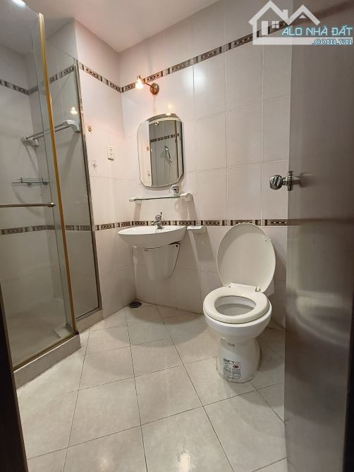 Gia đình bán CH Cao Ốc Phú Nhuận 125m2, 3PN, 2WC, căn góc, SH lâu dài. Giá thật: 6.8 tỷ TL - 5