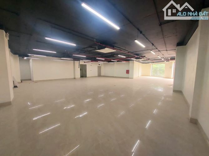 BÁN TOÀ NHÀ VĂN PHÒNG PHẠM VĂN ĐỒNG. 300M2. MẶT TIỀN TRIỆU USD. 8T NỔI, 1 TẦNG HẦM. - 8