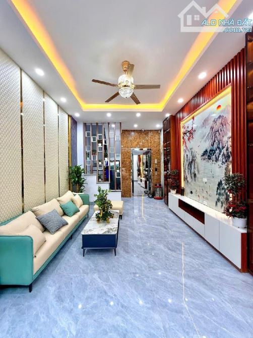 BÁN NHÀ PHỐ XUÂN LA,  KINH DOANH, THANG MÁY,  40M2, 6 TẦNG, MT 4M.