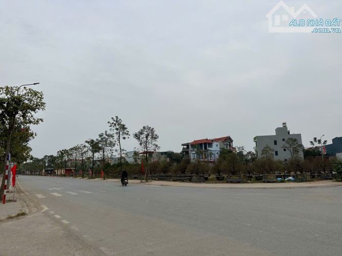 BÁN ĐẤT TÀM XÁ 180M2 NGÕ THÔNG-Ô TÔ TRÁNH-KINH DOANH-VỊ TRÍ ĐẸP-GẦN VIN,CẦU NHẬT TÂN