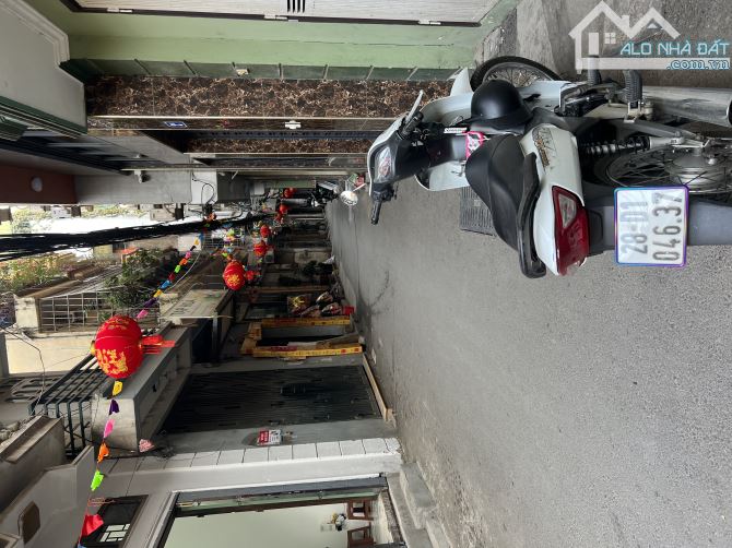 chủ cần bán nhà CẦU GIẤY.53m2 5 tầng 5m mặt tiền.