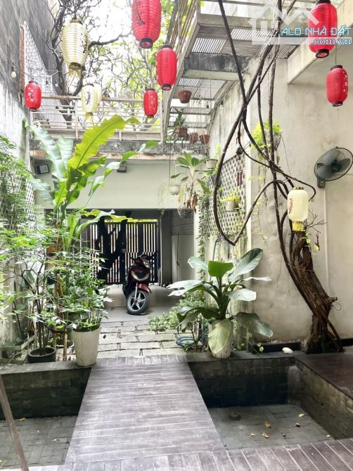 Bán Biệt Thự Ngay Nguyễn Văn Nghi P7 Gò Vấp, Sát Ô Tô, 140M, 3 Tầng, 9.999 TỶ