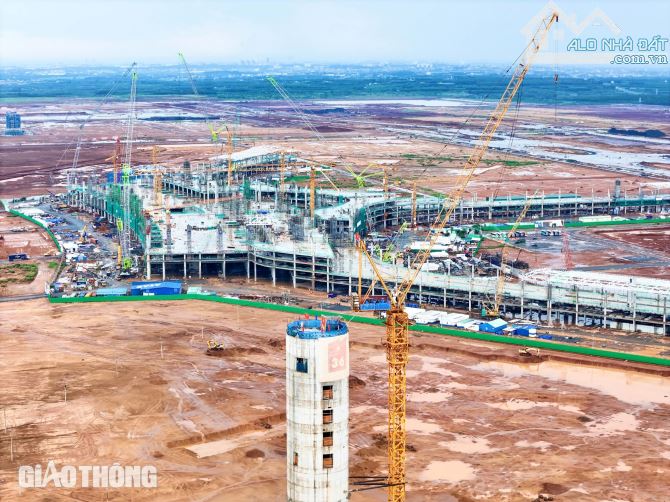 LÔ ĐẤT 2 MT TUYỆT ĐẸP, FULL THỔ CƯ NGAY KĐT PHÍA BẮC SÂN BAY, THUẬN TIỆN PHÂN LÔ