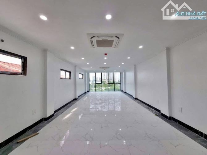 Tin Thật. Toà VP 8T ô tô tránh Hoàng Quốc Việt, 80m2, MT 4.8m, 39 tỷ