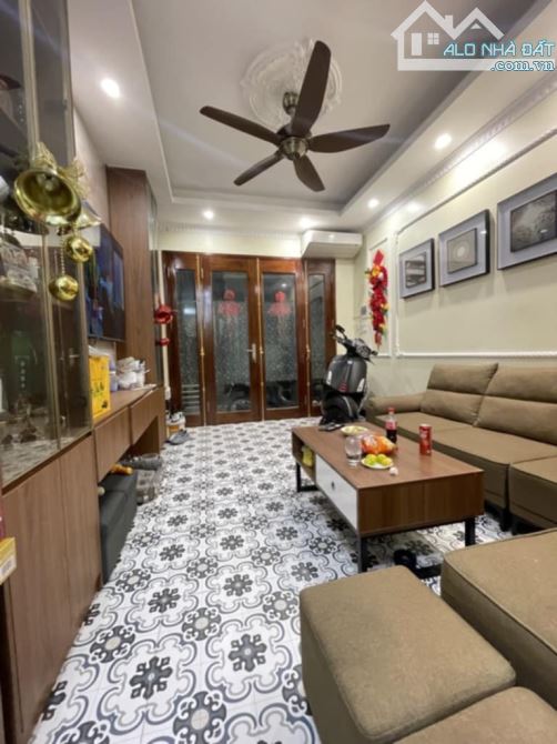 Nhà Ngọc Thuỵ- Lô Góc 3 thoáng- Ngõ thông oto - 1