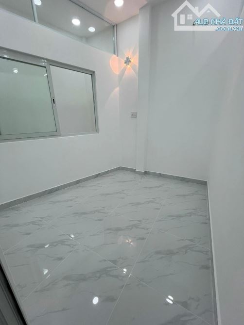 Bán Nhà đ. Chiến Lược - 4x6 - Mới Đẹp - Hẻm Xe Hơi - chỉ 2.3 tỷ (giá trước tết) - Bình Tân - 1