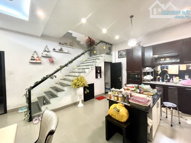 Bán Biệt Thự Ngay Nguyễn Văn Nghi P7 Gò Vấp, Sát Ô Tô, 140M, 3 Tầng, 9.999 TỶ - 1