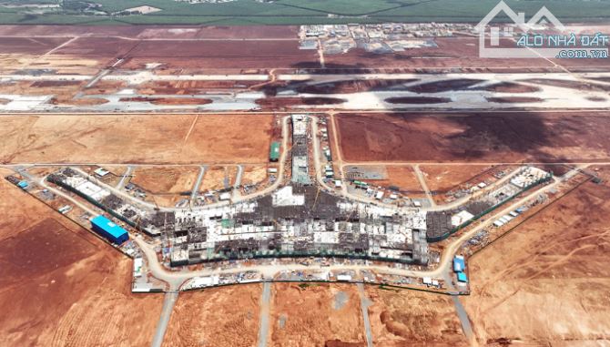 LÔ ĐẤT 2 MT TUYỆT ĐẸP, FULL THỔ CƯ NGAY KĐT PHÍA BẮC SÂN BAY, THUẬN TIỆN PHÂN LÔ - 1