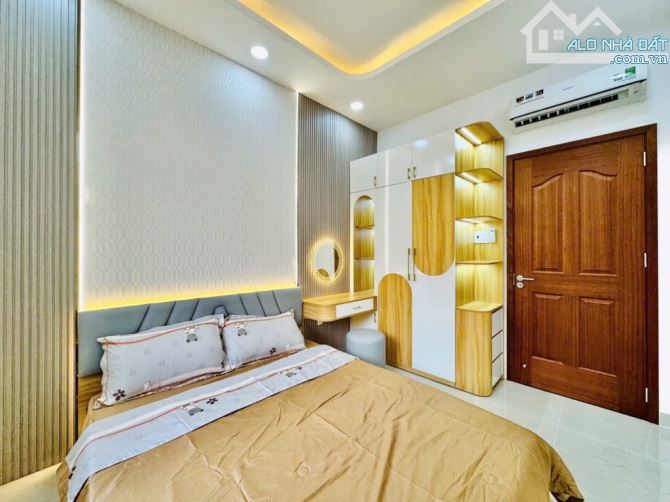 SIÊU PHẨM NỘI THẤT SANG XỊN - NHÀ 2 MẶT HẺM - GẦN CHỢ BÀ CHIỂU - 46M² - GIÁ CHỈ HƠN 5 T.Ỷ - 15