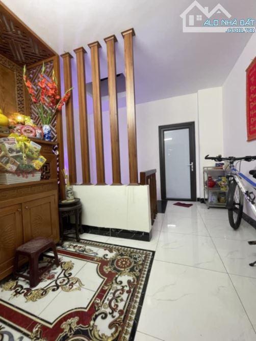 Nhà Ngọc Thuỵ- Lô Góc 3 thoáng- Ngõ thông oto - 2