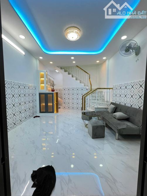 Bán Nhà đ. Chiến Lược - 4x6 - Mới Đẹp - Hẻm Xe Hơi - chỉ 2.3 tỷ (giá trước tết) - Bình Tân - 2